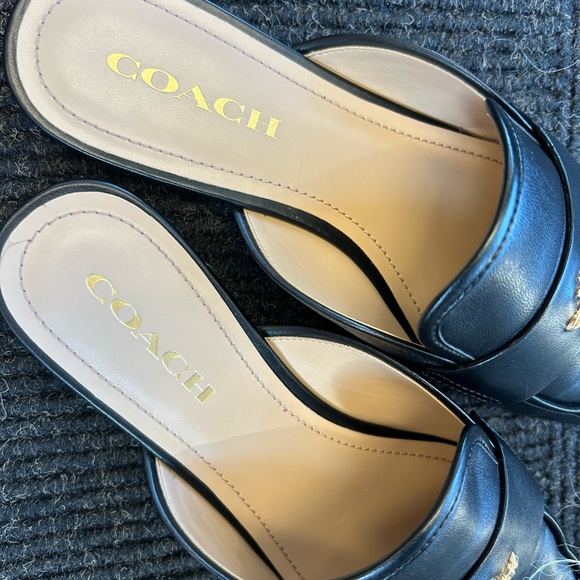 Style CR868 - Picture 3 of 4